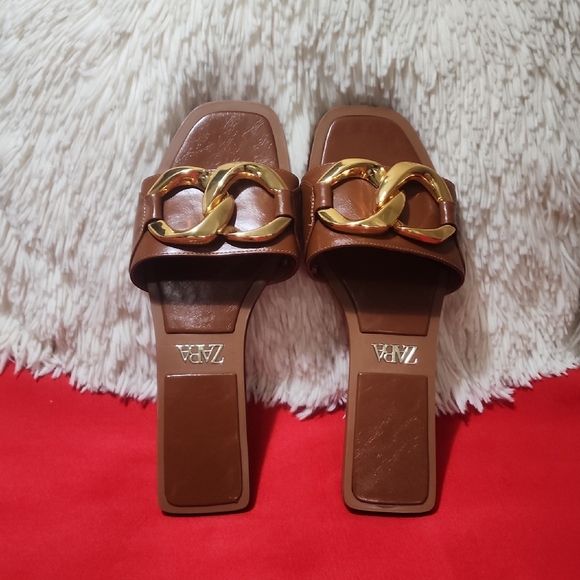 Zara Brown Sandals with Gold Chain Detail - Picture 2 of 7